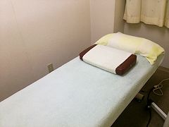 こちらのベッドへどうぞ画像　ひろの鍼灸院